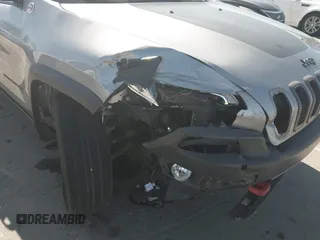 2017 Jeep Cherokee Trailhawk с VIN 1C4PJMBS2HW568695, выставлен на аукционе IAAI как лот 41743347 с пробегом 103 387 миль миль и . История ставок и продаж доступна на DreamBid. Изображение 6.
