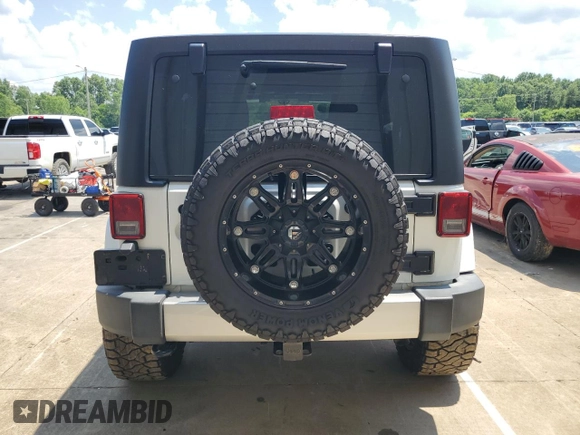 2017 Jeep Wrangler Unlimited Sahara with VIN 1C4BJWEG7HL684621, listed as a Copart auction lot 62403015 with 92,786 mi miles and Salvage title. Bid and sale history available at DreamBid. Image 6.