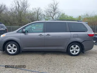 2017 Toyota Sienna LE Auto Access Seat with VIN 5TDKZ3DC6HS881378, listed as a IAAI auction lot 41932471 with 64,626 mi miles. Bid and sale history available at carsss.com. Image 15.