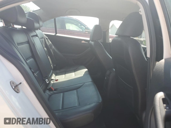 2014 Volkswagen Jetta SE with VIN 3VWD17AJ4EM265925, listed as a Copart auction lot 63925425 with 135,347 mi miles and Clean title. Bid and sale history available at DreamBid. Image 10.