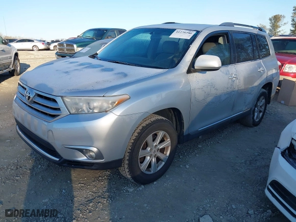 2011 Toyota Highlander with VIN 5TDZK3EH3BS037657, listed as a IAAI auction lot 41270390 with 262,060 mi miles. Bid and sale history available at carsss.com. Image 19.