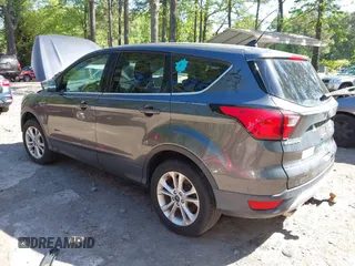 2019 Ford Escape SE z VIN 1FMCU9GD7KUB23316, wystawiony jako IAAI lot #42138654 z przebiegiem 145 857 mil mil oraz . Historia ofert i sprzedaży dostępna na DreamBid. Obrazek 3.