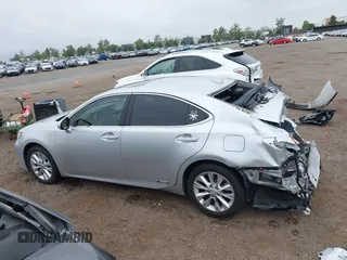 2013 Lexus ES 300h z VIN JTHBW1GG2D2009503, wystawiony jako IAAI lot #42429692 z przebiegiem 265 312 mil mil oraz . Historia ofert i sprzedaży dostępna na DreamBid. Obrazek 15.