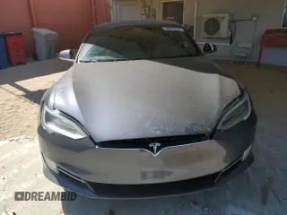 2017 Tesla Model S 60 z VIN 5YJSA1E18HF192715, wystawiony jako Copart lot #56851225 z przebiegiem 103 231 mil mil oraz Szkoda całkowita • Salvage title. Historia ofert i sprzedaży dostępna na DreamBid. Obrazek 5.