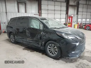 2021 Toyota Sienna LE z VIN 5TDKRKEC5MS049307, wystawiony jako IAAI lot #40654172 z przebiegiem 172 693 mil mil oraz . Historia ofert i sprzedaży dostępna na DreamBid. Obrazek 1.