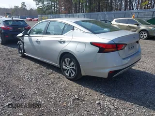 2022 Nissan Altima 2.5 S with VIN 1N4BL4BV6NN359790, listed as a IAAI auction lot 41776342 with 61,513 mi miles. Bid and sale history available at carsss.com. Image 3.