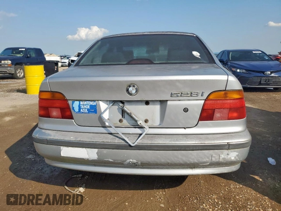 1998 BMW 5 Series 528i z VIN WBADD6323WGT91986, wystawiony jako Copart lot #57990025 z przebiegiem Nie podano mil oraz Czysty tytuł • Clean title. Historia ofert i sprzedaży dostępna na DreamBid. Obrazek 6.