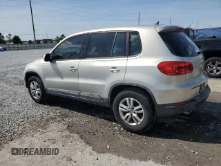 2012 Volkswagen Tiguan SE z VIN WVGAV7AX0CW509206, wystawiony jako Copart lot #52226395 z przebiegiem 108 922 mil mil oraz Szkody całkowita. Historia ofert i sprzedaży dostępna na DreamBid. Obrazek 2.