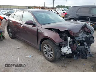 2020 Kia Optima LX z VIN 5XXGT4L34LG413772, wystawiony jako IAAI lot #42154096 z przebiegiem 55 238 mil mil oraz . Historia ofert i sprzedaży dostępna na DreamBid. Obrazek 1.