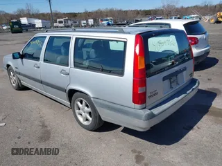 1997 Volvo 850 с VIN YV1LW5642V2323507, выставлен на аукционе IAAI как лот 41704252 с пробегом 210 727 миль миль и . История ставок и продаж доступна на DreamBid. Изображение 3.