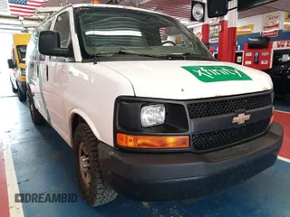2014 Chevrolet Express Cargo z VIN 1GCWGFCA6E1197965, wystawiony jako IAAI lot #42737666 z przebiegiem 199 293 mil mil oraz . Historia ofert i sprzedaży dostępna na DreamBid. Obrazek 1.