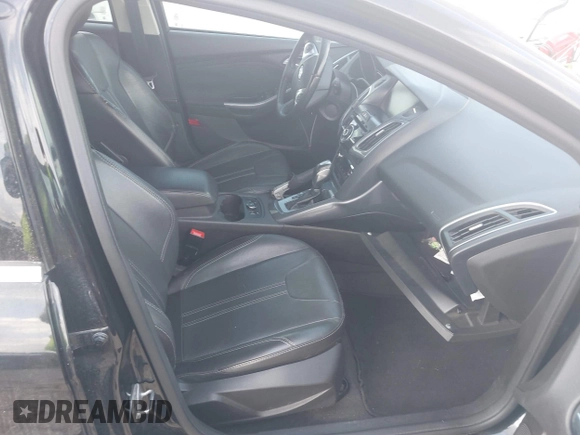 2014 Ford Focus Titanium z VIN 1FADP3N28EL208034, wystawiony jako IAAI lot #42426943 z przebiegiem 220 891 mil mil oraz . Historia ofert i sprzedaży dostępna na DreamBid. Obrazek 5.