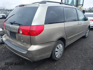 2009 Toyota Sienna CE with VIN 5TDZK23CX9S250245, listed as a IAAI auction lot 41819813 with 999,999 mi miles. Bid and sale history available at carsss.com. Image 4.