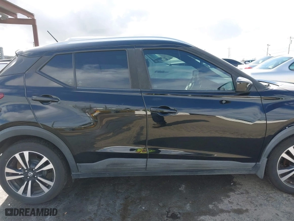 2018 Nissan Kicks SV with VIN 3N1CP5CU0JL495926, listed as a IAAI auction lot 41807108 with 77,223 mi miles. Bid and sale history available at carsss.com. Image 14.