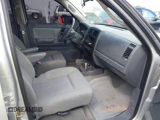 2006 Dodge Dakota ST with VIN 1D7HW28K66S715676, listed as a IAAI auction lot 42005697 with 77,963 mi miles and . Bid and sale history available at DreamBid. Image 5.