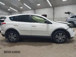 2018 Toyota RAV4 LE z VIN JTMBFREV7JJ207951, wystawiony jako IAAI lot #42376282 z przebiegiem 109 704 mil mil oraz . Historia ofert i sprzedaży dostępna na DreamBid. Obrazek 13.
