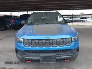 2022 Jeep Compass Trailhawk z VIN 3C4NJDDB6NT162831, wystawiony jako IAAI lot #41950418 z przebiegiem 34 762 mil mil oraz . Historia ofert i sprzedaży dostępna na DreamBid. Obrazek 6.