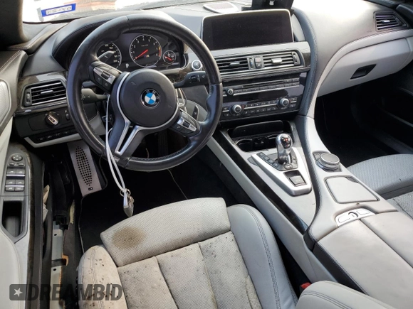 2017 BMW M6 z VIN WBS6E9C56HG437374, wystawiony jako Copart lot #54277624 z przebiegiem 80 858 mil mil oraz . Historia ofert i sprzedaży dostępna na DreamBid. Obrazek 8.