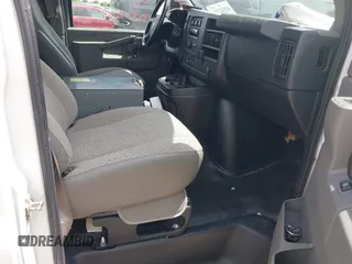 2020 Chevrolet Express Cargo z VIN 1GCWGAFP3L1240299, wystawiony jako IAAI lot #42522748 z przebiegiem 129 759 mil mil oraz . Historia ofert i sprzedaży dostępna na DreamBid. Obrazek 5.