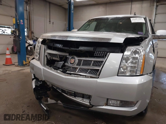 2014 Cadillac Escalade Platinum z VIN 1GYS4DEF4ER220739, wystawiony jako IAAI lot #41887685 z przebiegiem 150 067 mil mil oraz . Historia ofert i sprzedaży dostępna na DreamBid. Obrazek 6.