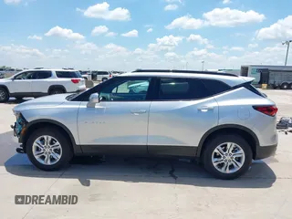 2021 Chevrolet Blazer LT z VIN 3GNKBCR47MS577835, wystawiony jako IAAI lot #42222310 z przebiegiem 26 030 mil mil oraz . Historia ofert i sprzedaży dostępna na DreamBid. Obrazek 15.