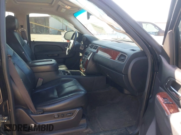 2014 Chevrolet Suburban LT with VIN 1GNSCJE00ER198703, listed as a IAAI auction lot 41952805 with 228,579 mi miles and . Bid and sale history available at DreamBid. Image 5.
