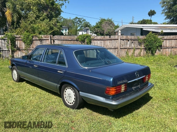 1988 Mercedes-Benz 560 with VIN WDBCA39D0JA421504, listed as a Copart auction lot 52342525 with 82,277 mi miles and Clean Title. Bid and sale history available at DreamBid. Image 3.