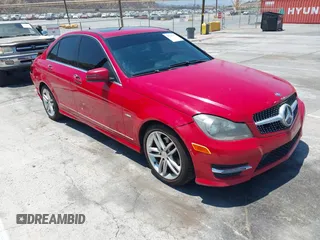 2012 Mercedes-Benz C 250 Sport z VIN WDDGF4HB0CR218519, wystawiony jako IAAI lot #42744657 z przebiegiem 206 123 mil mil oraz . Historia ofert i sprzedaży dostępna na DreamBid. Obrazek 1.