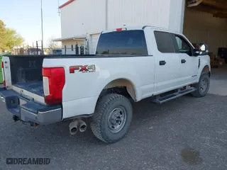 2017 Ford Super Duty F-250 SRW Lariat with VIN 1FT7W2BT8HEF21840, listed as a IAAI auction lot 41967866 with 278,619 mi miles. Bid and sale history available at carsss.com. Image 4.