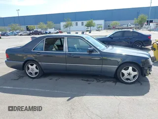 1993 Mercedes-Benz 500 z VIN WDBGA51E5PA138123, wystawiony jako IAAI lot #42012923 z przebiegiem 141 594 mil mil oraz . Historia ofert i sprzedaży dostępna na DreamBid. Obrazek 14.