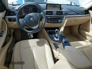 2015 BMW 3 Series 328i z VIN WBA3A5G59FNS84441, wystawiony jako Copart lot #63159925 z przebiegiem 89 735 mil mil oraz Czysty tytuł • Clean title. Historia ofert i sprzedaży dostępna na DreamBid. Obrazek 8.
