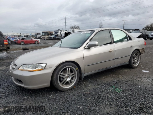 1998 Honda Accord LX with VIN 1HGCG5540WA180862, listed as a Copart auction lot 87071084 with 394,803 mi miles and Salvage title. Bid and sale history available at DreamBid. Image 1.