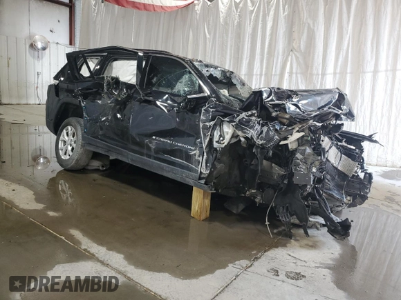 2023 Jeep Grand Cherokee Limited z VIN 1C4RJKBG9P8744850, wystawiony jako Copart lot #60613515 z przebiegiem Nie podano mil oraz Nie do naprawy • Non repairable. Historia ofert i sprzedaży dostępna na DreamBid. Obrazek 4.