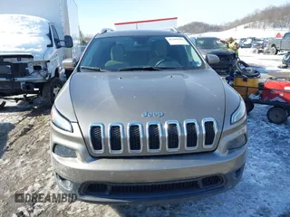 2018 Jeep Cherokee Latitude z VIN 1C4PJMCX2JD570426, wystawiony jako IAAI lot #41394183 z przebiegiem 182 419 mil mil oraz . Historia ofert i sprzedaży dostępna na DreamBid. Obrazek 12.