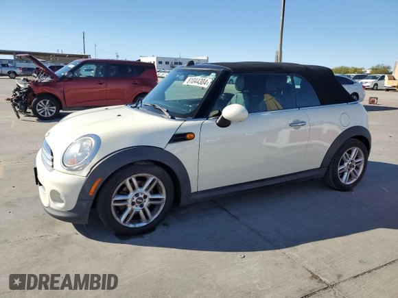 2014 MINI Convertible z VIN WMWZN3C5XET569992, wystawiony jako Copart lot #81044304 z przebiegiem 132 967 mil mil oraz Czysty tytuł • Clean title. Historia ofert i sprzedaży dostępna na DreamBid. Obrazek 1.