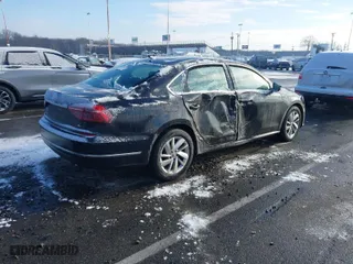 2018 Volkswagen Passat 2.0T SE with VIN 1VWBA7A33JC009425, listed as a IAAI auction lot 41362076 with 89,673 mi miles. Bid and sale history available at carsss.com. Image 4.