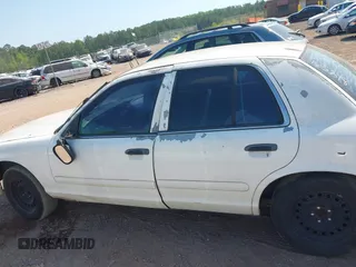 2001 Ford Crown Victoria Police Interceptor z VIN 2FAFP71W21X165218, wystawiony jako IAAI lot #42062199 z przebiegiem 233 978 mil mil oraz . Historia ofert i sprzedaży dostępna na DreamBid. Obrazek 14.