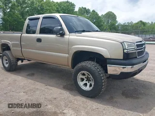 2005 Chevrolet Silverado 1500 Z71 z VIN 1GCEK19B65E115867, wystawiony jako IAAI lot #42103977 z przebiegiem 233 333 mil mil oraz . Historia ofert i sprzedaży dostępna na DreamBid. Obrazek 1.