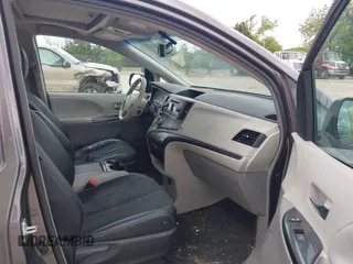 2013 Toyota Sienna SE с VIN 5TDXK3DC4DS362835, выставлен на аукционе IAAI как лот 42471442 с пробегом 122 990 миль миль и . История ставок и продаж доступна на DreamBid. Изображение 5.