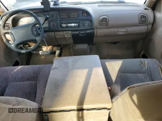 1998 Dodge 2500 z VIN 1B7KC2362WJ203163, wystawiony jako Copart lot #58871105 z przebiegiem 259 264 mil mil oraz Czysty tytuł • Clean title. Historia ofert i sprzedaży dostępna na DreamBid. Obrazek 8.