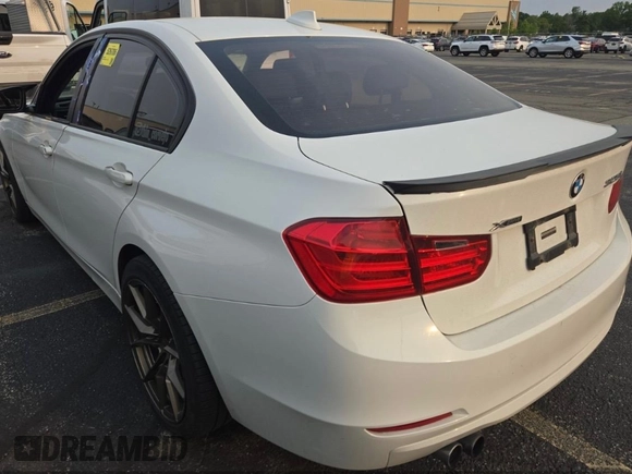 2014 BMW 3 Series 328i xDrive с VIN WBA3B5G57ENS10589, выставлен на аукционе IAAI как лот 42476824 с пробегом 208 112 миль миль и . История ставок и продаж доступна на DreamBid. Изображение 3.