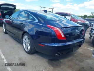 2019 Jaguar XJ R-Sport z VIN SAJWJ1CD0K8W20865, wystawiony jako IAAI lot #42206084 z przebiegiem 42 697 mil mil oraz . Historia ofert i sprzedaży dostępna na DreamBid. Obrazek 3.