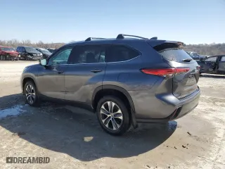2020 Toyota Highlander XLE with VIN 5TDGZRBH1LS051035, listed as a Copart auction lot 48138015 with 49,753 mi miles and Salvage Title. Bid and sale history available at carsss.com. Image 2.