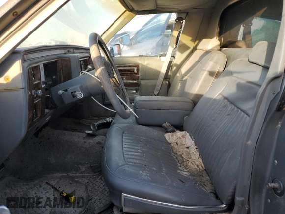 1990 Cadillac Brougham z VIN 1G6DW5472LR711206, wystawiony jako Copart lot #75627814 z przebiegiem Nie podano mil oraz Nie do naprawy. Historia ofert i sprzedaży dostępna na DreamBid. Obrazek 7.
