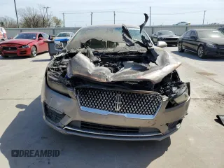 2019 Lincoln MKZ Standard z VIN 3LN6L5A98KR631346, wystawiony jako Copart lot #49717185 z przebiegiem Nie podano mil oraz Nie do naprawy. Historia ofert i sprzedaży dostępna na DreamBid. Obrazek 5.