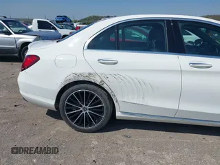 2019 Mercedes-Benz C 300 z VIN 55SWF8DB4KU285419, wystawiony jako IAAI lot #41977720 z przebiegiem 75 156 mil mil oraz . Historia ofert i sprzedaży dostępna na DreamBid. Obrazek 6.