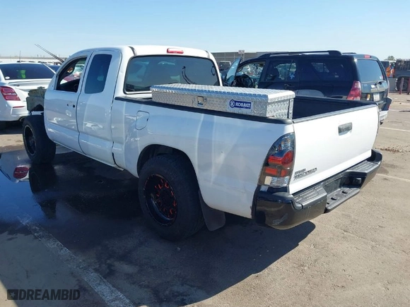 2015 Toyota Tacoma with VIN 5TFTX4CN1FX068203, listed as a IAAI auction lot 41846971 with NaN miles. Bid and sale history available at carsss.com. Image 3.