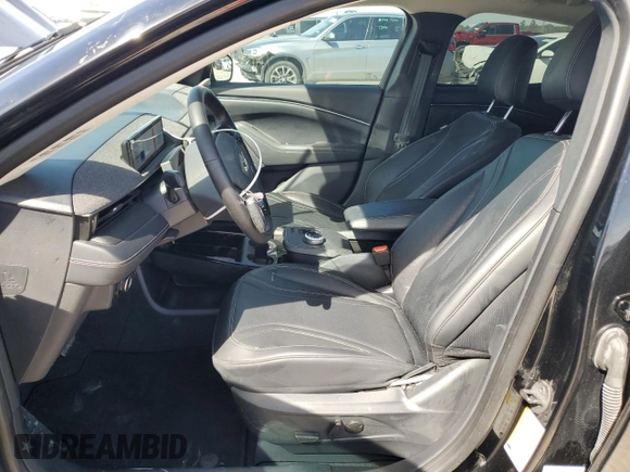 2024 Ford Mustang Mach-E Premium z VIN 3FMTK3R73RMA03067, wystawiony jako Copart lot #47993885 z przebiegiem 13 427 mil mil oraz Szkoda całkowita • Salvage title. Historia ofert i sprzedaży dostępna na DreamBid. Obrazek 7.