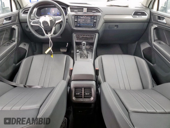 2024 Volkswagen Tiguan SE z VIN 3VV3B7AX0RM188817, wystawiony jako Copart lot #58040225 z przebiegiem 6 299 mil mil oraz Szkoda całkowita • Salvage title. Historia ofert i sprzedaży dostępna na DreamBid. Obrazek 8.