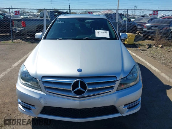 2013 Mercedes-Benz C 250 Sport z VIN WDDGF4HB9DA873732, wystawiony jako IAAI lot #41755981 z przebiegiem 82 181 mil mil oraz . Historia ofert i sprzedaży dostępna na DreamBid. Obrazek 12.